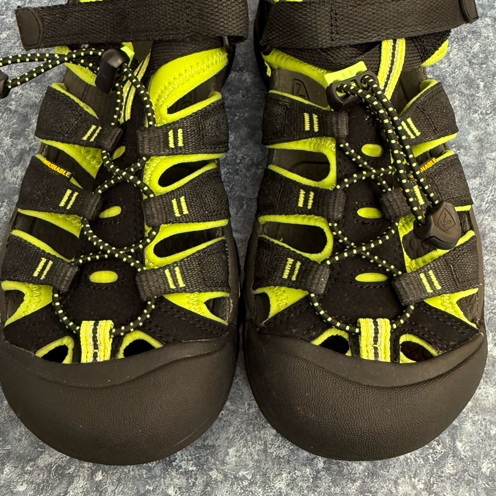 Kids Black and green Outdoor Sandals